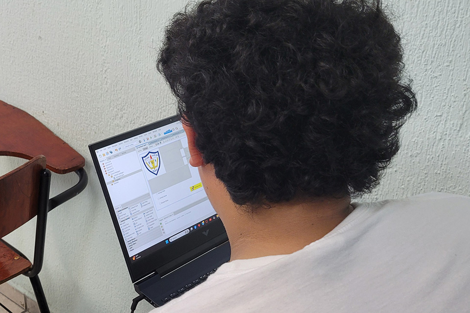 Analiza, diseña y crea aplicaciones de escritorio con bases de datos para ofrecer soluciones empresariales