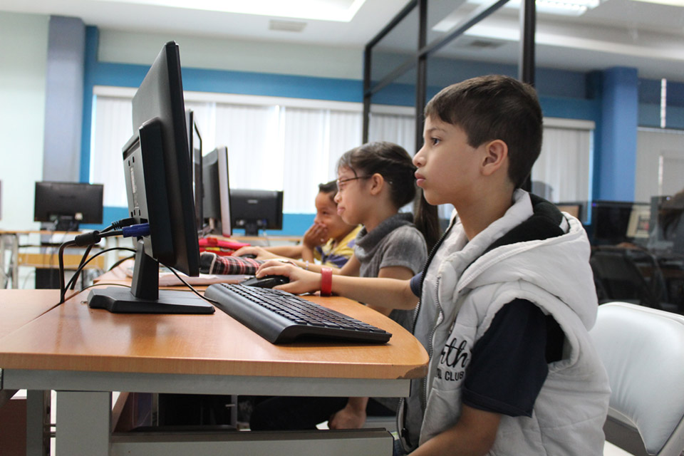 Mis primeros pasos en Computación, Diseño Gráfico e Inglés comienzan aquí.