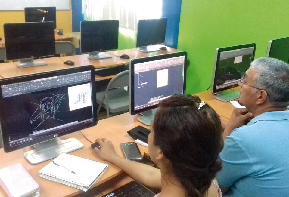 Creo representaciones gráficas a partir de coordenadas bidimensionales en CAD